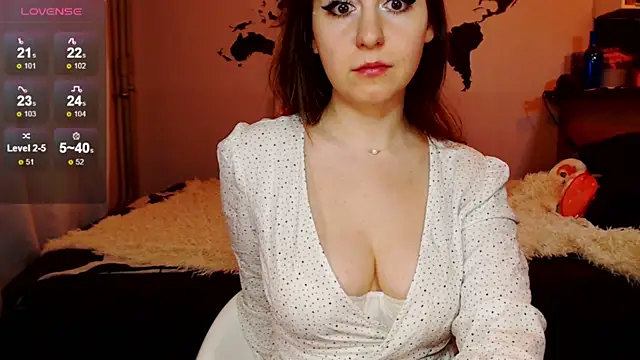 Snapshot of missgenevaonceagain_ chatting on 02/19/25, 11:04 missgenevaonceagain  online show from 02/19/25, 11:04