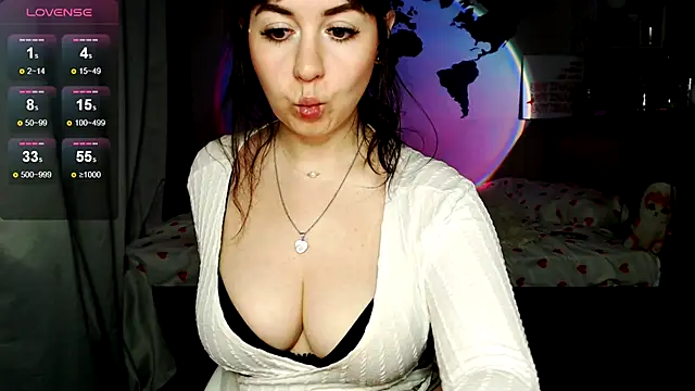 Snapshot of missgenevaonceagain_ chatting on 10/15/25, 02:55 missgenevaonceagain  online show from 10/15/25, 02:55