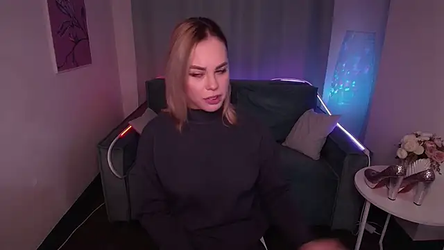 Snapshot of RikaRaily chatting on 02/14/25, 07:49 RikaRaily online show from 02/14/25, 07:49