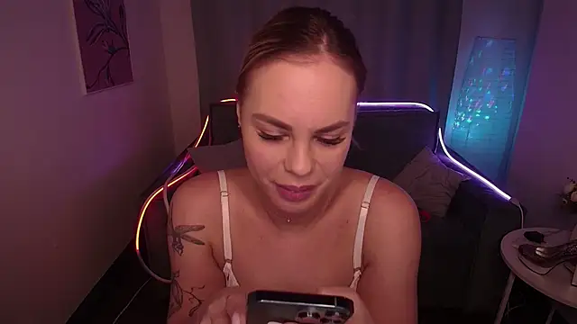 Snapshot of RikaRaily chatting on 03/05/25, 05:18 RikaRaily online show from 03/05/25, 05:18