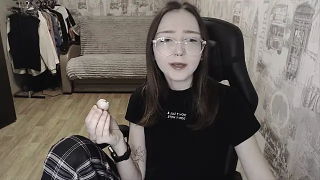 Snapshot of AmeliaKamishiro chatting on 01/10/25, 04:30 AmeliaKamishiro online show from 01/10/25, 04:30