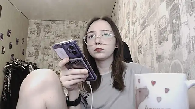 Snapshot of AmeliaKamishiro chatting on 02/04/25, 06:06 AmeliaKamishiro online show from 02/04/25, 06:06