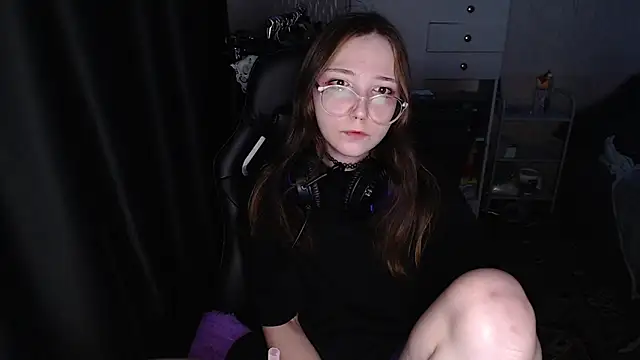 Snapshot of AmeliaKamishiro chatting on 12/20/25, 04:25 AmeliaKamishiro online show from 12/20/25, 04:25