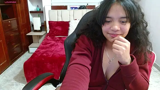 Snapshot of laureentt_ chatting on 02/04/25, 10:10 laureentt online show from 02/04/25, 10:10