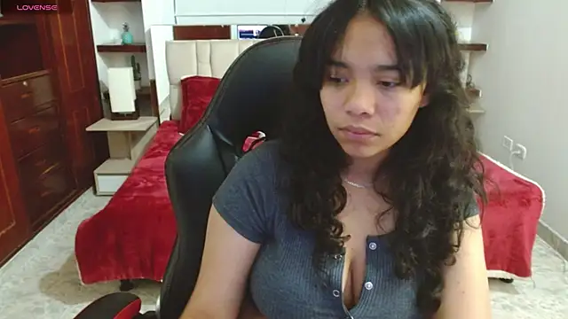 Snapshot of laureentt_ chatting on 02/05/25, 03:34 laureentt online show from 02/05/25, 03:34