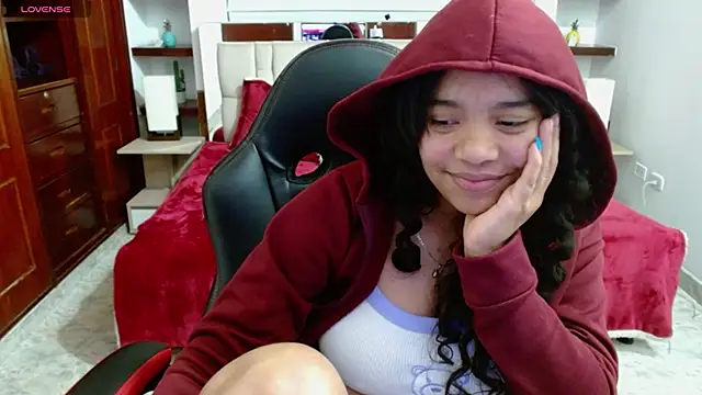 Snapshot of laureentt_ chatting on 02/07/25, 10:08 laureentt online show from 02/07/25, 10:08