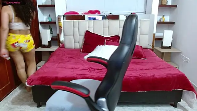 Snapshot of laureentt_ chatting on 02/10/25, 03:46 laureentt online show from 02/10/25, 03:46