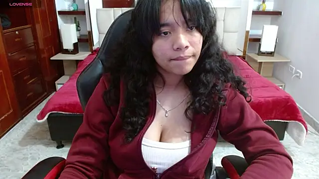 Snapshot of laureentt_ chatting on 02/10/25, 07:15 laureentt online show from 02/10/25, 07:15