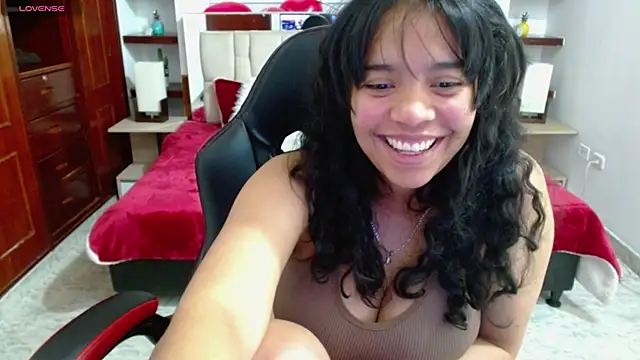 Snapshot of laureentt_ chatting on 02/12/25, 06:19 laureentt online show from 02/12/25, 06:19