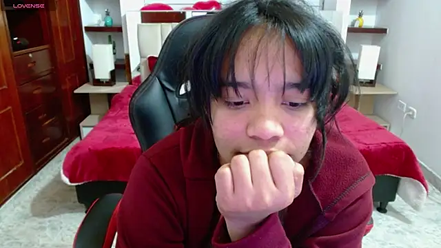 Snapshot of laureentt_ chatting on 02/12/25, 09:20 laureentt online show from 02/12/25, 09:20