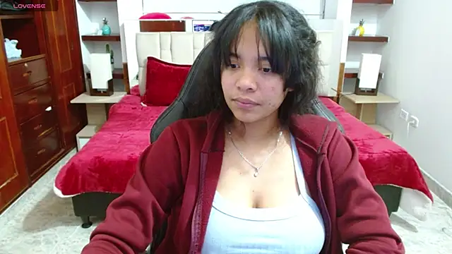 Snapshot of laureentt_ chatting on 02/13/25, 09:41 laureentt online show from 02/13/25, 09:41