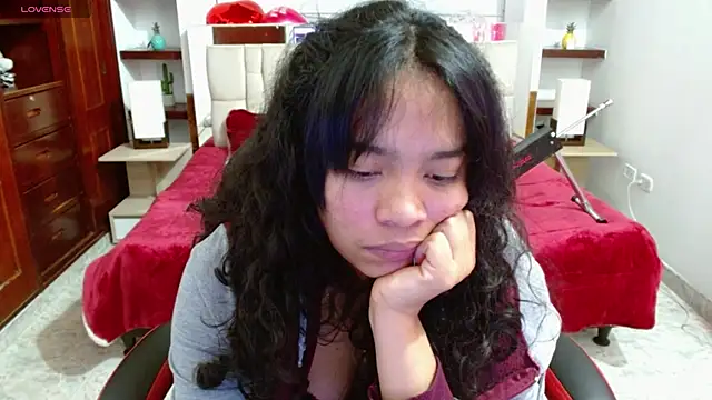 Snapshot of laureentt_ chatting on 02/18/25, 07:10 laureentt online show from 02/18/25, 07:10