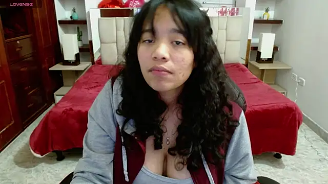 Snapshot of laureentt_ chatting on 02/19/25, 09:17 laureentt online show from 02/19/25, 09:17