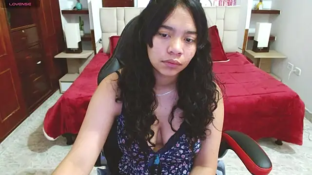 Snapshot of laureentt_ chatting on 02/21/25, 03:12 laureentt online show from 02/21/25, 03:12