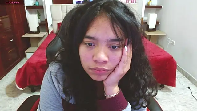 Snapshot of laureentt_ chatting on 02/21/25, 09:24 laureentt online show from 02/21/25, 09:24