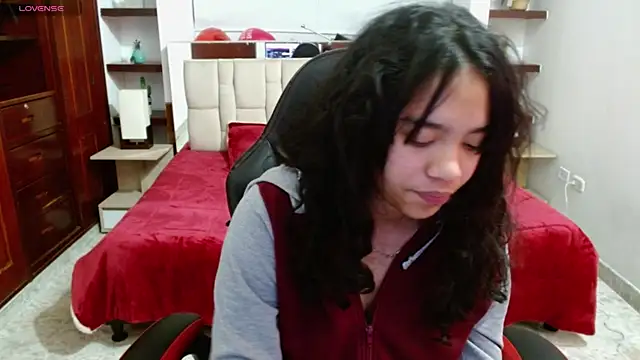 Snapshot of laureentt_ chatting on 02/27/25, 09:11 laureentt online show from 02/27/25, 09:11