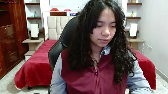 Snapshot of laureentt_ chatting on 03/01/25, 03:10 laureentt online show from 03/01/25, 03:10