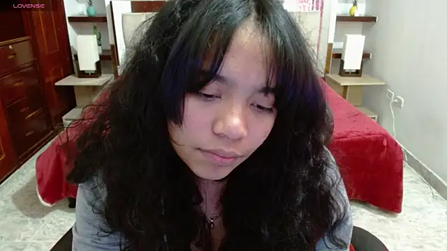 Snapshot of laureentt_ chatting on 03/06/25, 06:19 laureentt online show from 03/06/25, 06:19