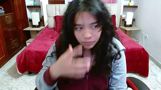 Snapshot of laureentt_ chatting on 03/07/25, 09:18 laureentt online show from 03/07/25, 09:18