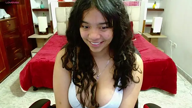 Snapshot of laureentt_ chatting on 03/08/25, 03:39 laureentt online show from 03/08/25, 03:39