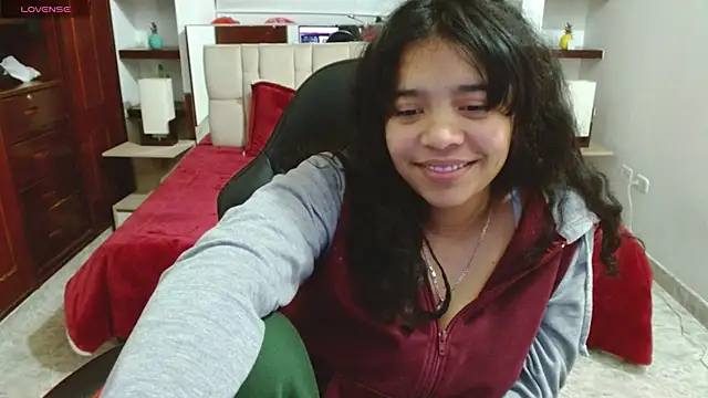 Snapshot of laureentt_ chatting on 03/08/25, 07:05 laureentt online show from 03/08/25, 07:05