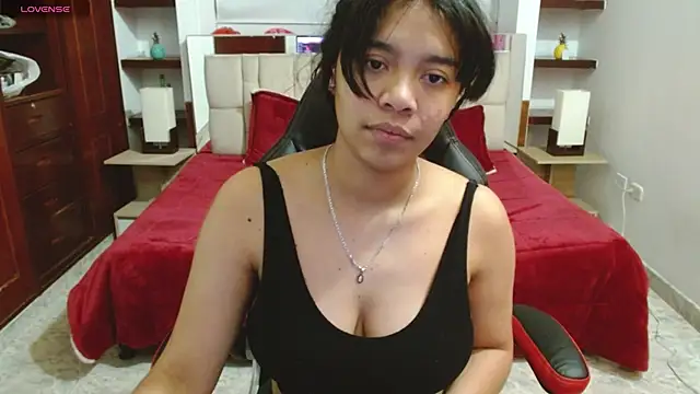 Snapshot of laureentt_ chatting on 03/10/25, 03:01 laureentt online show from 03/10/25, 03:01