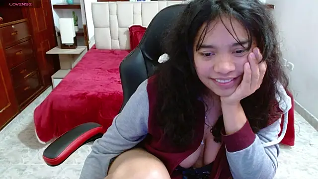 Snapshot of laureentt_ chatting on 03/11/25, 06:10 laureentt online show from 03/11/25, 06:10