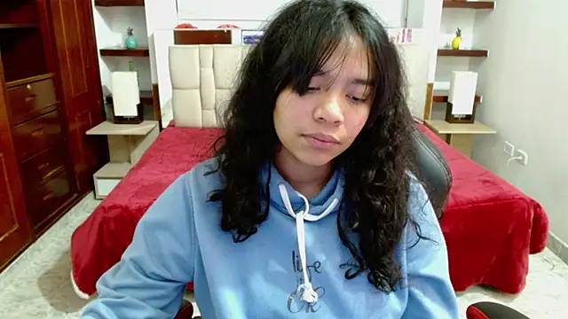 Snapshot of laureentt_ chatting on 03/12/25, 03:13 laureentt online show from 03/12/25, 03:13