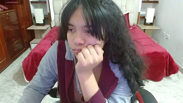 Snapshot of laureentt_ chatting on 03/14/25, 06:10 laureentt online show from 03/14/25, 06:10