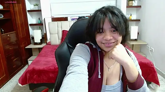 Snapshot of laureentt_ chatting on 03/17/25, 06:18 laureentt online show from 03/17/25, 06:18