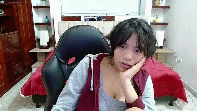 Snapshot of laureentt_ chatting on 03/17/25, 09:22 laureentt online show from 03/17/25, 09:22