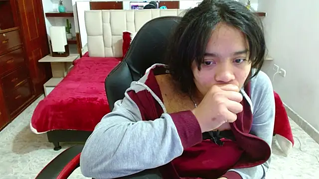 Snapshot of laureentt_ chatting on 03/19/25, 09:17 laureentt online show from 03/19/25, 09:17