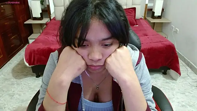 Snapshot of laureentt_ chatting on 03/20/25, 09:15 laureentt online show from 03/20/25, 09:15