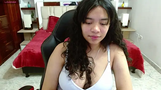 Snapshot of laureentt_ chatting on 03/21/25, 03:12 laureentt online show from 03/21/25, 03:12