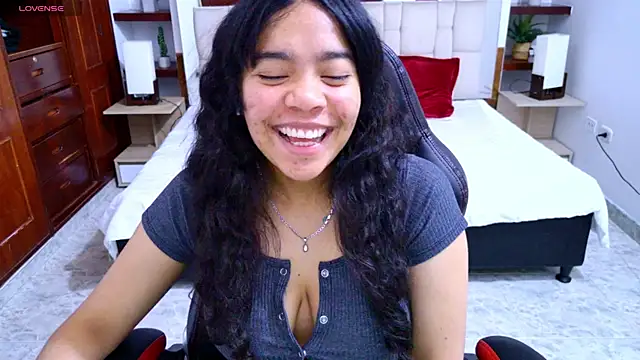 Snapshot of laureentt_ chatting on 09/10/25, 03:06 laureentt online show from 09/10/25, 03:06