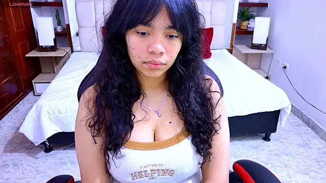 Snapshot of laureentt_ chatting on 09/11/25, 03:17 laureentt online show from 09/11/25, 03:17