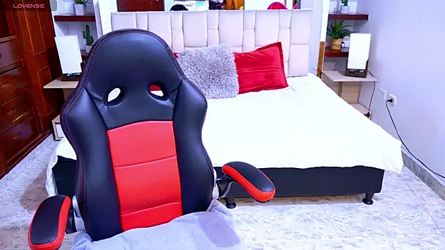 Snapshot of laureentt_ chatting on 09/12/25, 03:06 laureentt online show from 09/12/25, 03:06