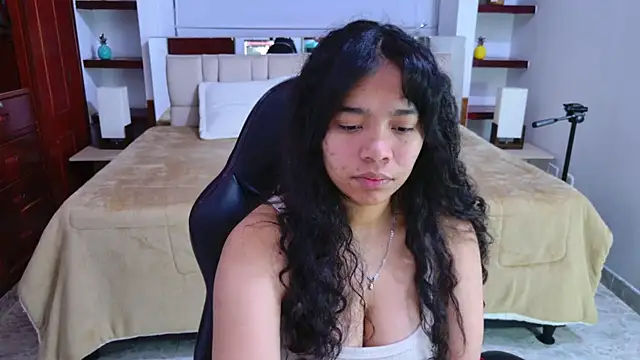 Snapshot of laureentt_ chatting on 09/25/25, 03:10 laureentt online show from 09/25/25, 03:10