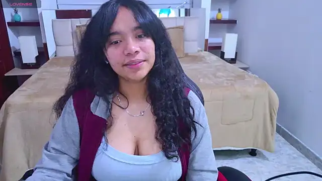 Snapshot of laureentt_ chatting on 09/27/25, 03:11 laureentt online show from 09/27/25, 03:11