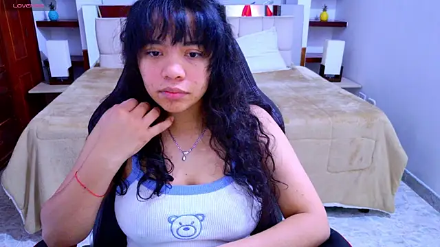 Snapshot of laureentt_ chatting on 10/04/25, 03:15 laureentt online show from 10/04/25, 03:15