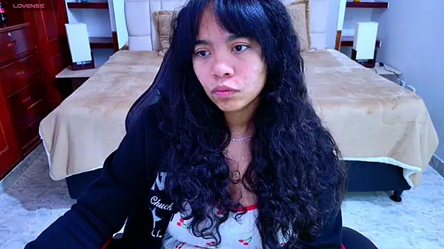 Snapshot of laureentt_ chatting on 10/09/25, 03:04 laureentt online show from 10/09/25, 03:04