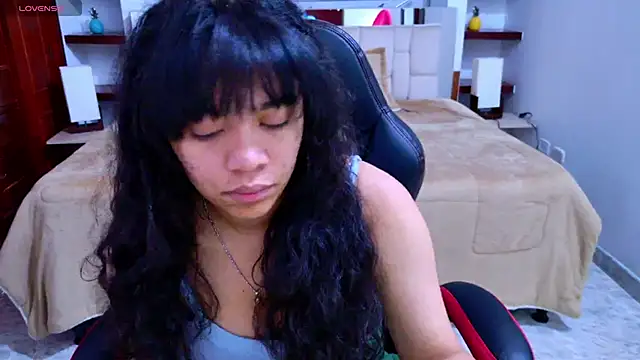 Snapshot of laureentt_ chatting on 10/11/25, 03:06 laureentt online show from 10/11/25, 03:06