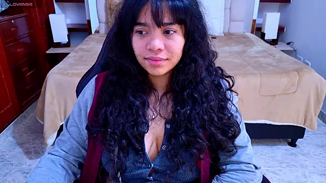 Snapshot of laureentt_ chatting on 10/14/25, 03:07 laureentt online show from 10/14/25, 03:07