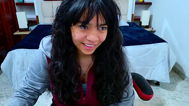 Snapshot of laureentt_ chatting on 10/18/25, 03:31 laureentt online show from 10/18/25, 03:31