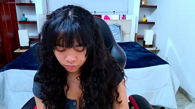 Snapshot of laureentt_ chatting on 10/20/25, 03:07 laureentt online show from 10/20/25, 03:07