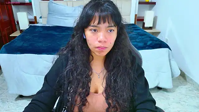 Snapshot of laureentt_ chatting on 10/31/25, 03:07 laureentt online show from 10/31/25, 03:07