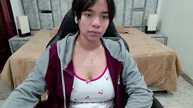 laureentt  online show from 04/24/26, 03:09