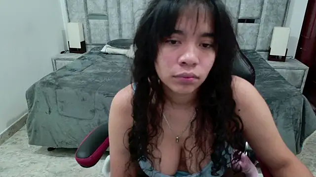 laureentt  online show from 06/03/26, 03:09