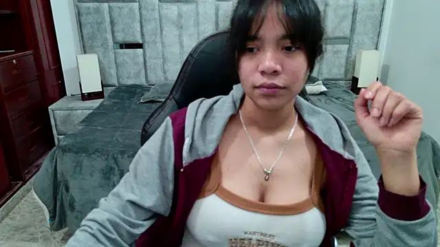 laureentt  online show from 06/08/26, 03:18