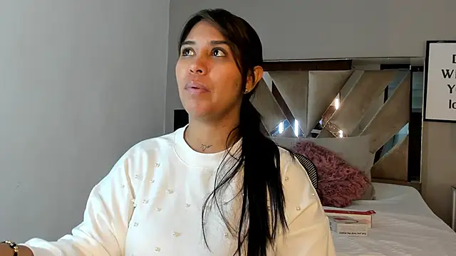 sharlott18 online show from 12/11/24, 02:22